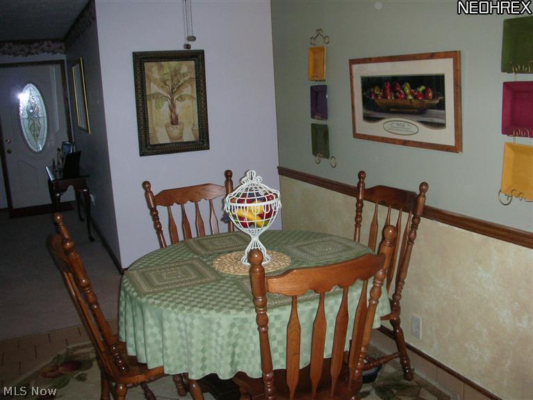 362 Nobottom Road Berea, OH 44017 - Photo 12 of 18 Dining area has ceramic tile floor incase of accidental spills