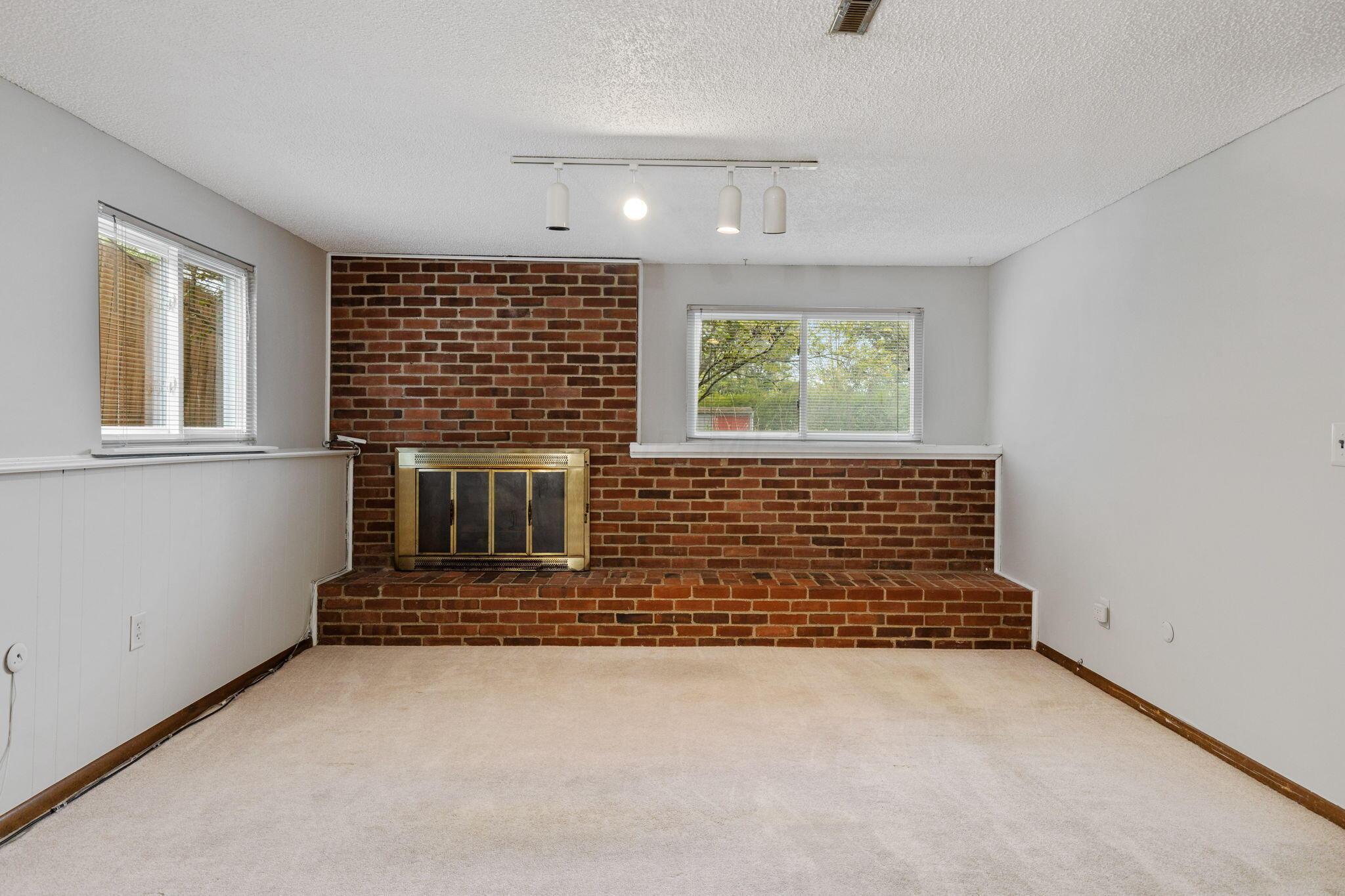 763 Ronson Avenue Columbus, OH 43230 - Photo 28 of 46 Family Room - 763 Ronson Avenue, Columbus, OH 43230