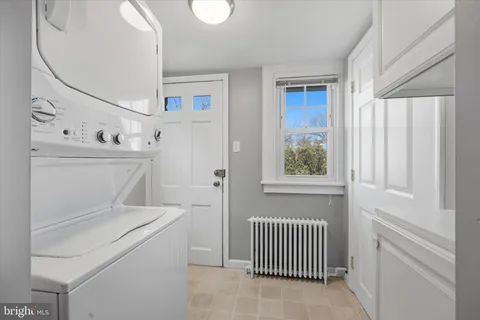 a view of utility room