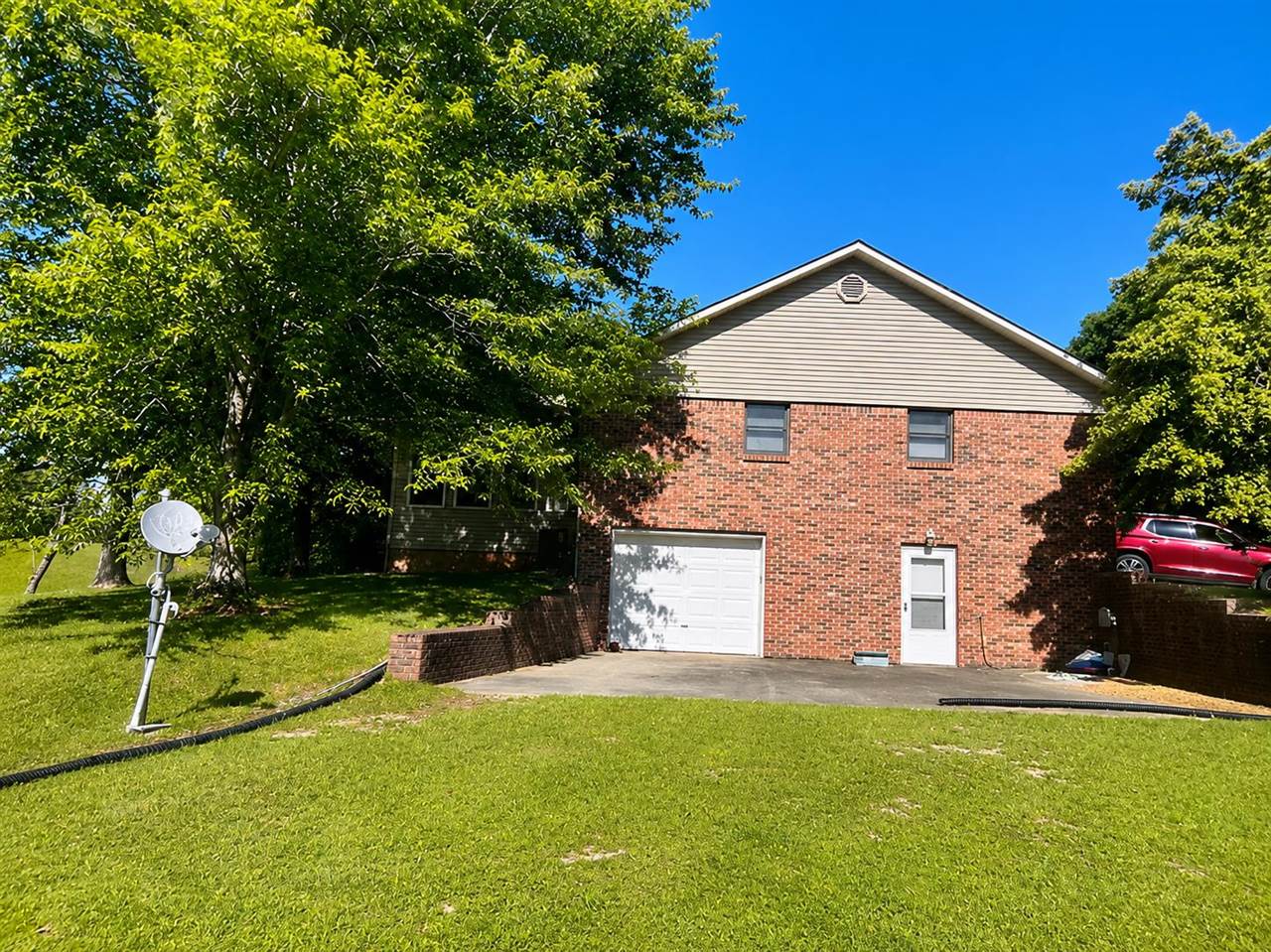 700 Frogue Road Burkesville, KY 42717 - Photo 3 of 19 Gallery Image 3