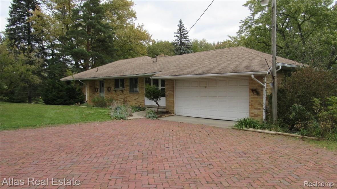 8089 Holly Road Grand Blanc, MI 48439 - Photo 1 of 23 IMG_0502.JPG