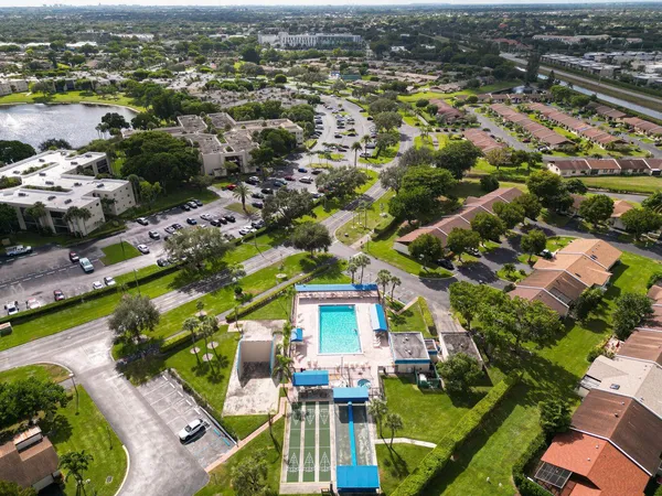 $139,000 | 5370 Las Verdes Circle, Unit 221, Delray Beach, FL 33484