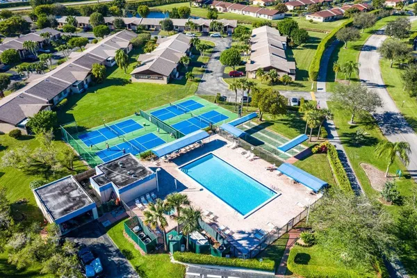 $139,000 | 5370 Las Verdes Circle, Unit 221, Delray Beach, FL 33484