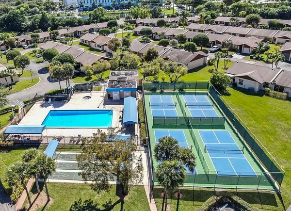 $139,000 | 5370 Las Verdes Circle, Unit 221, Delray Beach, FL 33484