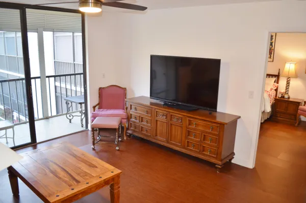 $139,000 | 5370 Las Verdes Circle, Unit 221, Delray Beach, FL 33484