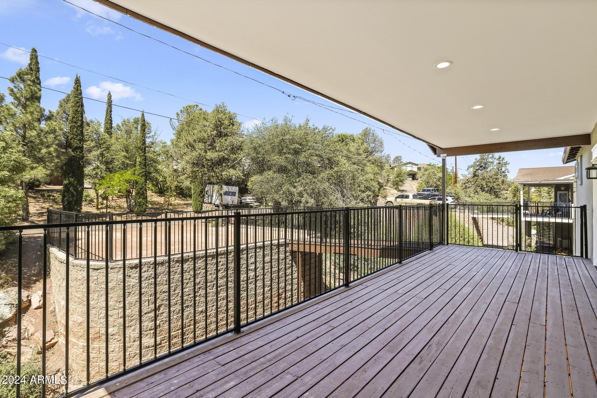 1005 Front Deck 3