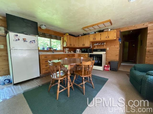 6998 Walnut Road West Florence, WI 54121 - Photo 2 of 39 Gallery Image 2
