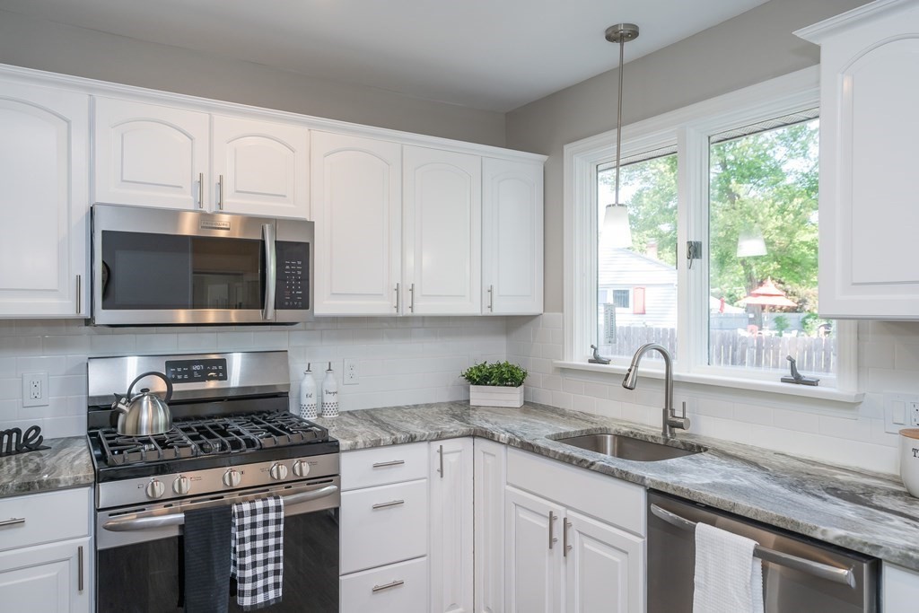 103 Shady Brook Lane Springfield, MA 01118 - Photo 2 of 38 Gallery Image 2