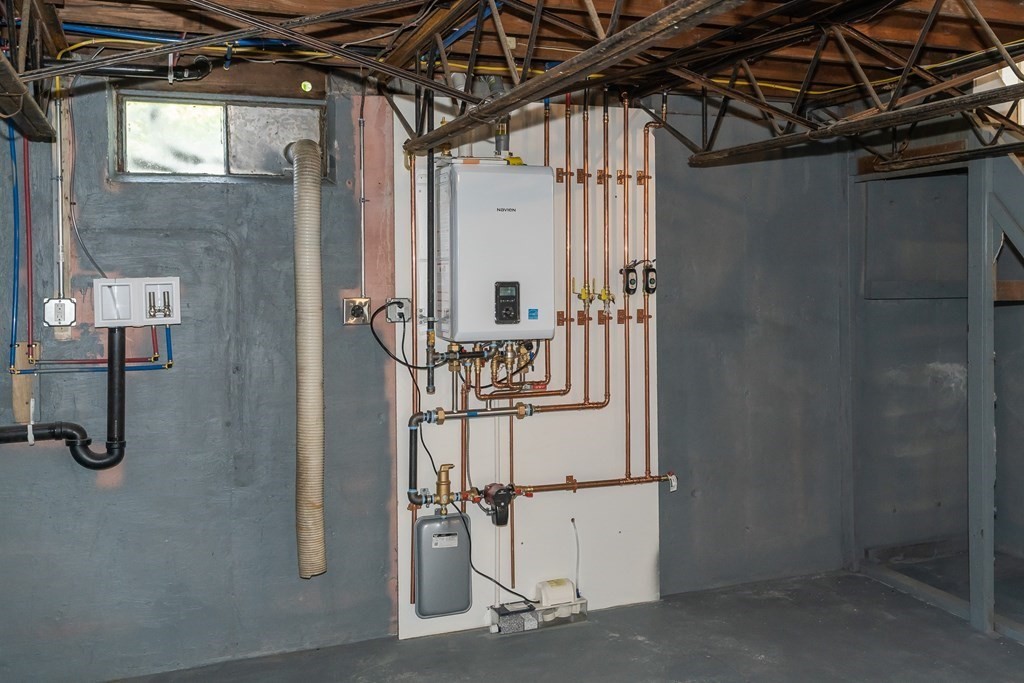 103 Shady Brook Lane Springfield, MA 01118 - Photo 21 of 38 Gallery Image 21
