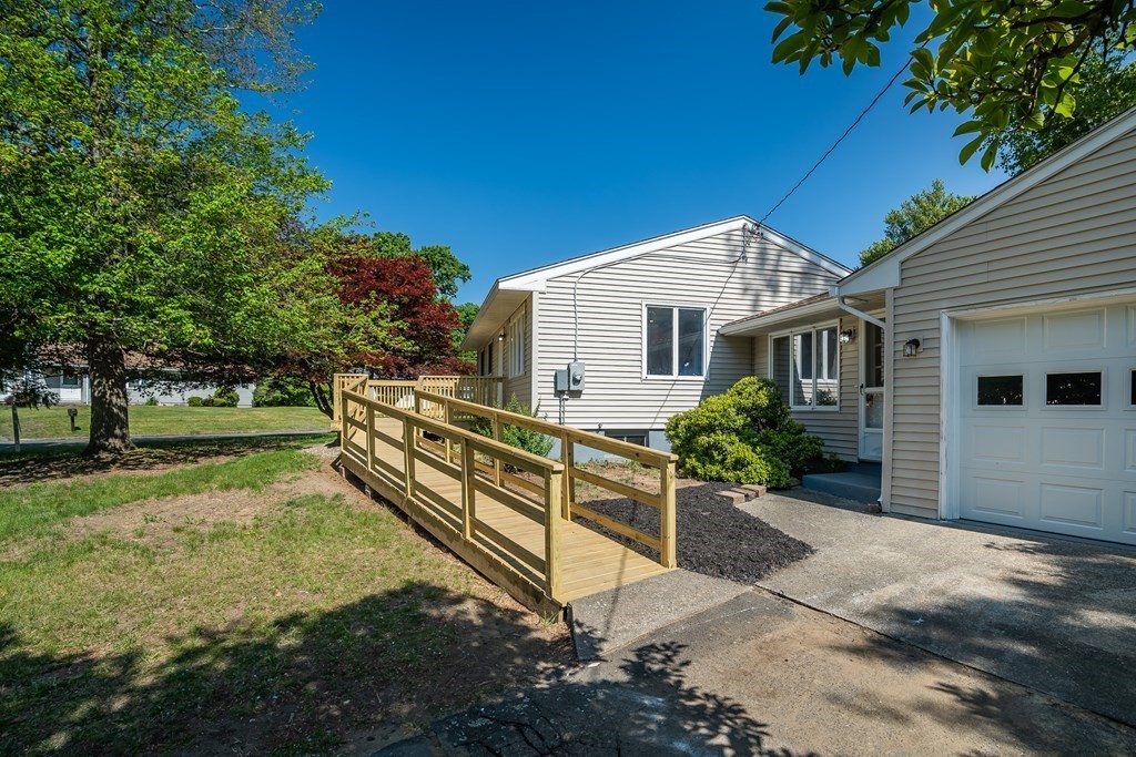 103 Shady Brook Lane Springfield, MA 01118 - Photo 27 of 38 Gallery Image 27