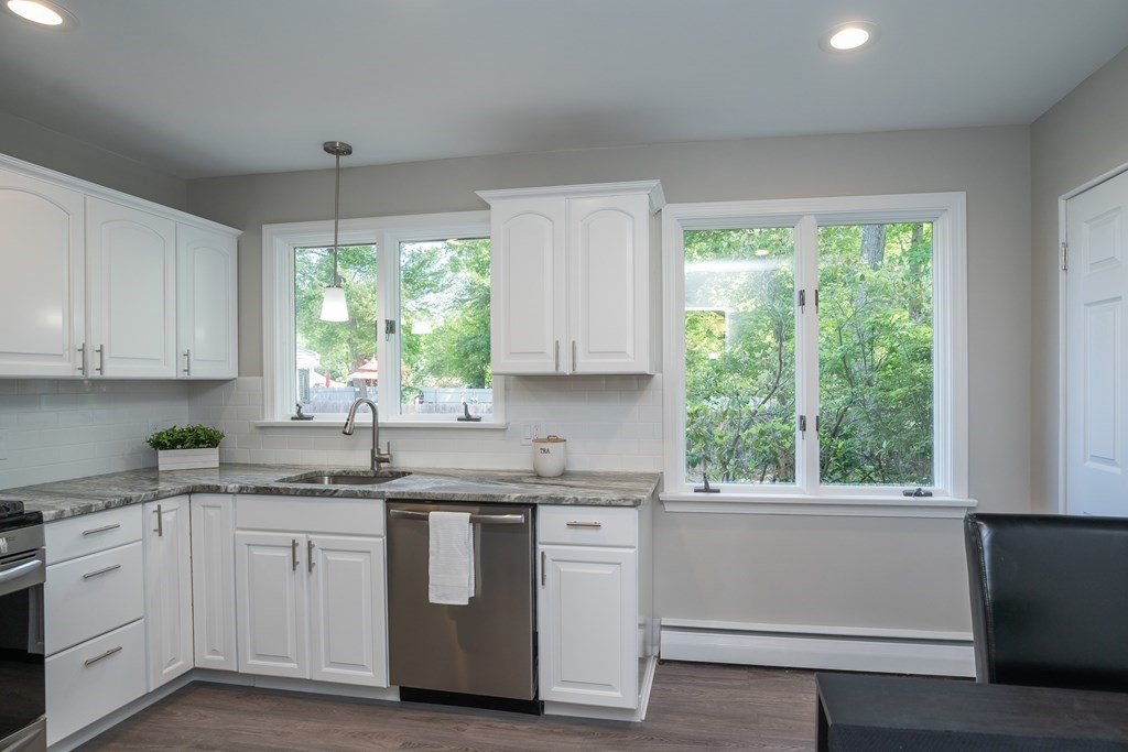 103 Shady Brook Lane Springfield, MA 01118 - Photo 4 of 38 Gallery Image 4