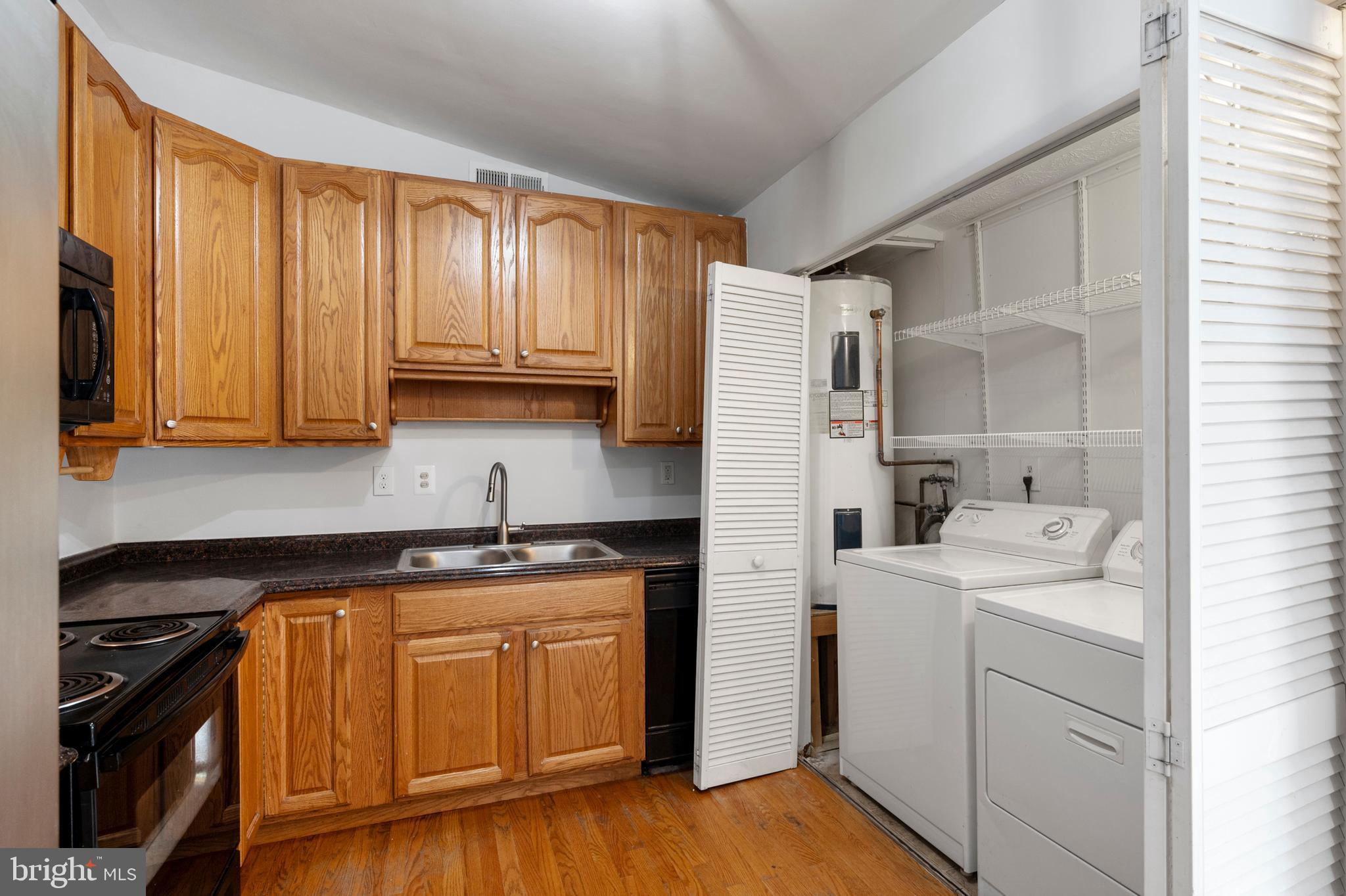 4521 Cub Run Road Chantilly, VA 20151 - Photo 14 of 43 KITCHEN & LAUNDRY SPACE