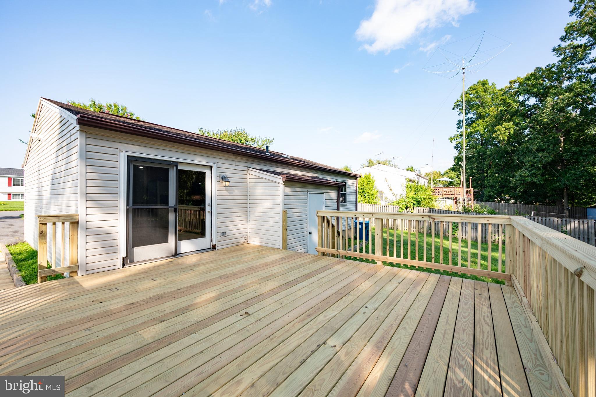 4521 Cub Run Road Chantilly, VA 20151 - Photo 24 of 43 DECK 4