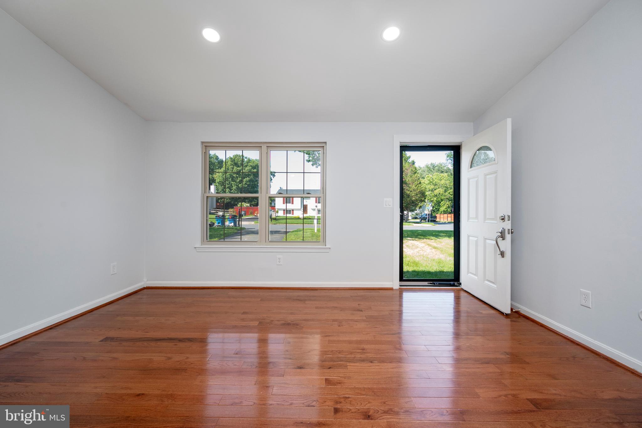 4521 Cub Run Road Chantilly, VA 20151 - Photo 5 of 43 LIVING ROOM 2