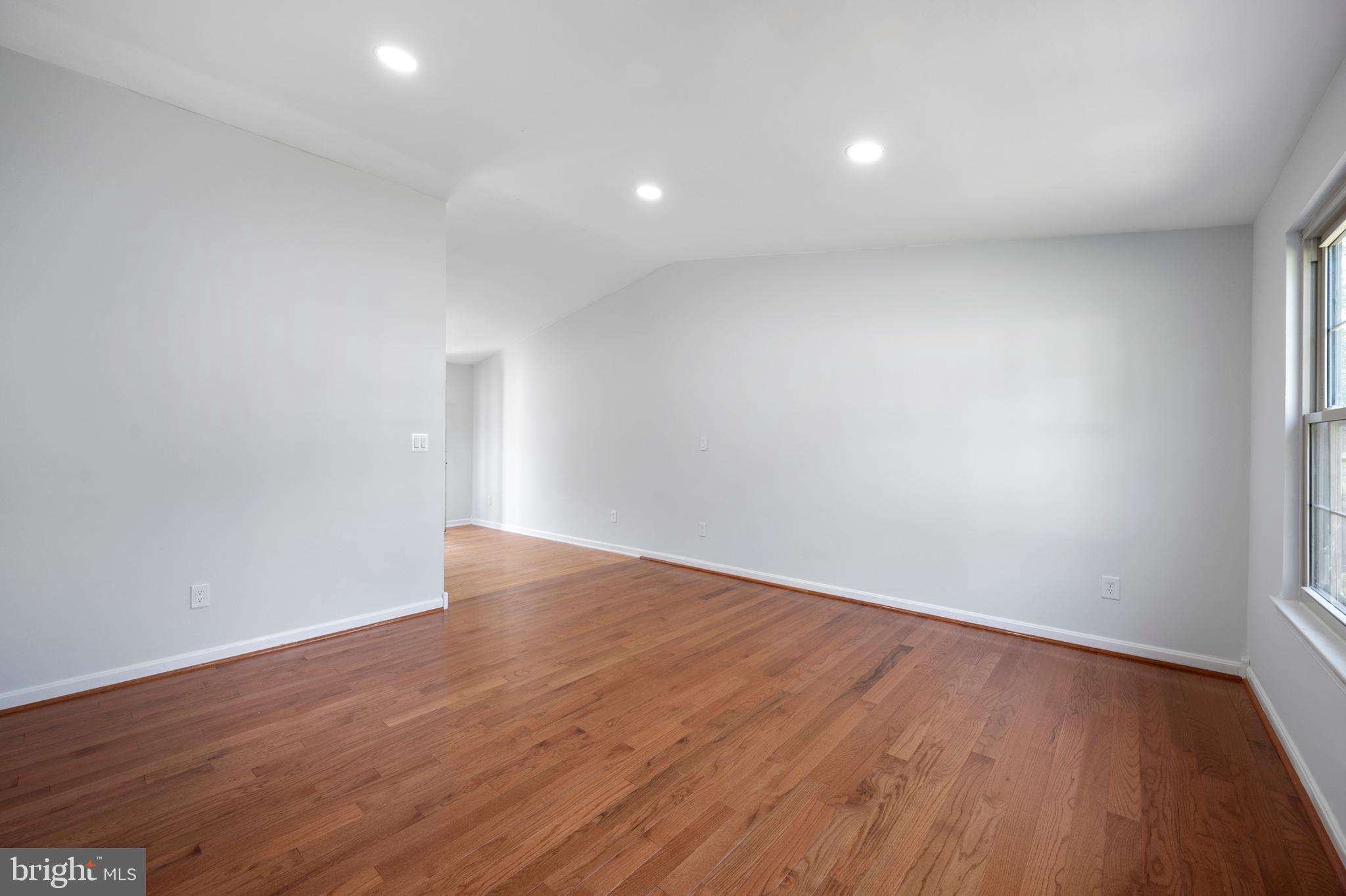 4521 Cub Run Road Chantilly, VA 20151 - Photo 7 of 43 LIVING ROOM 4