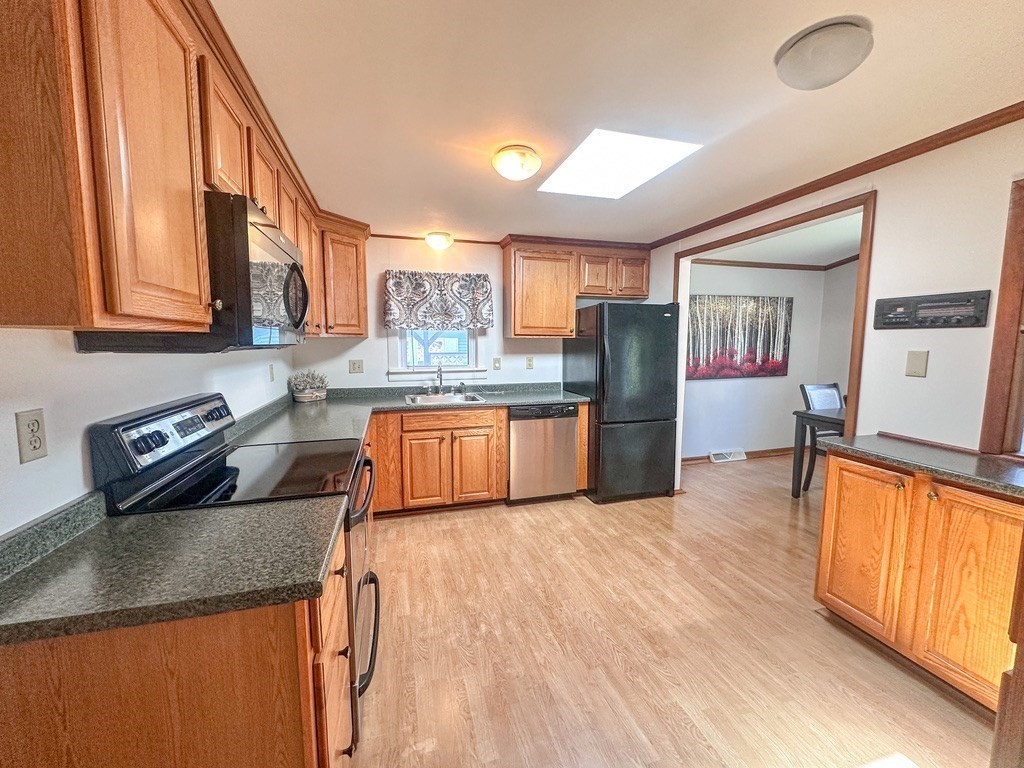 59 Castle Road Attleboro, MA 02703 - Photo 3 of 30 Gallery Image 3