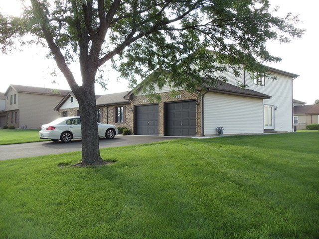 887 Forest Lane Carol Stream, IL 60188 - Photo 1 of 2