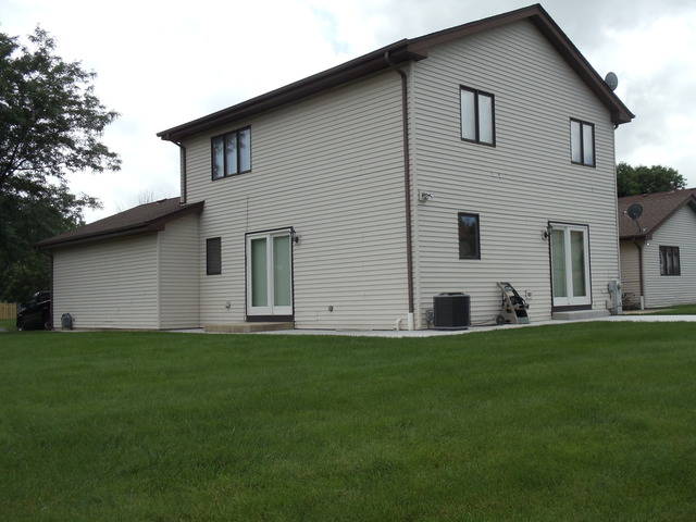 887 Forest Lane Carol Stream, IL 60188 - Photo 2 of 2