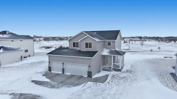 $575,000 | 4766 34th Street South, Fargo, ND 58104