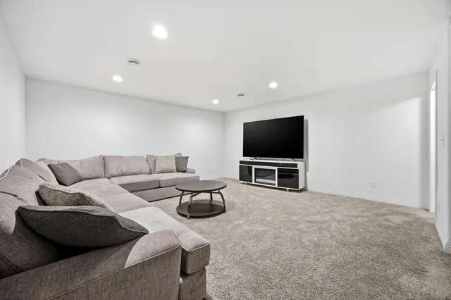 $585,000 | 4766 34th Street South, Fargo, ND 58104