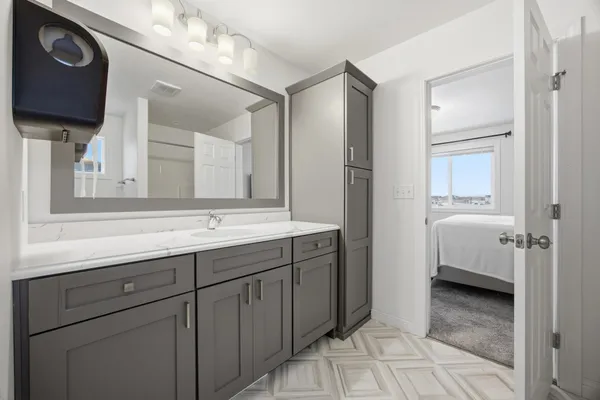 $575,000 | 4766 34th Street South, Fargo, ND 58104