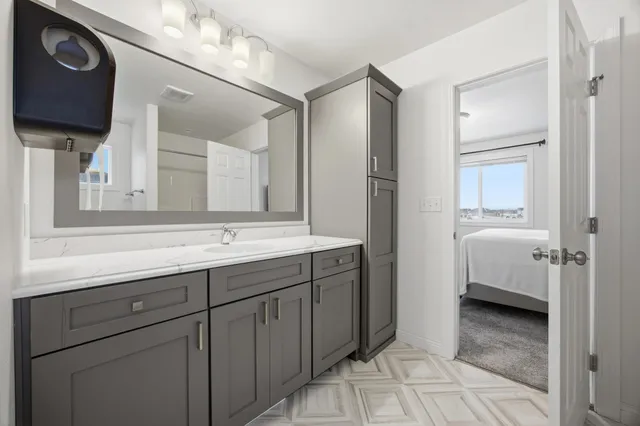 $585,000 | 4766 34th Street South, Fargo, ND 58104