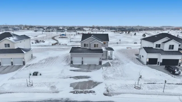 $585,000 | 4766 34th Street South, Fargo, ND 58104