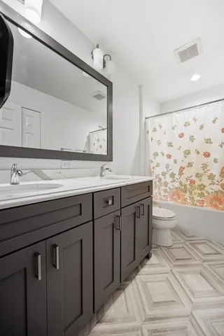 $585,000 | 4766 34th Street South, Fargo, ND 58104