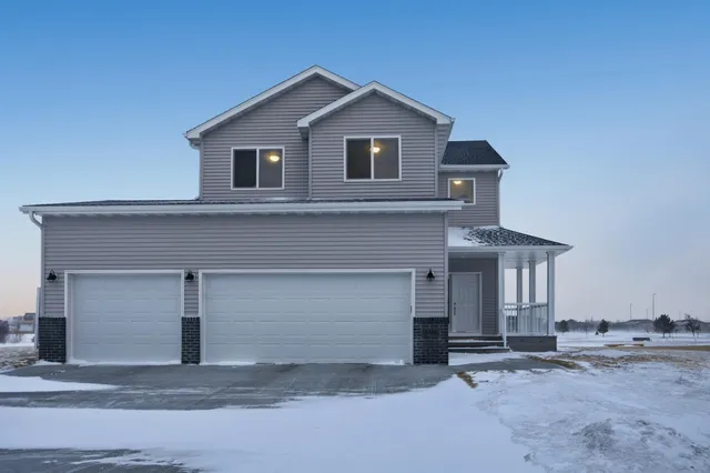 $585,000 | 4766 34th Street South, Fargo, ND 58104
