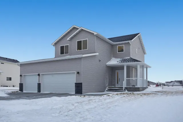 $585,000 | 4766 34th Street South, Fargo, ND 58104