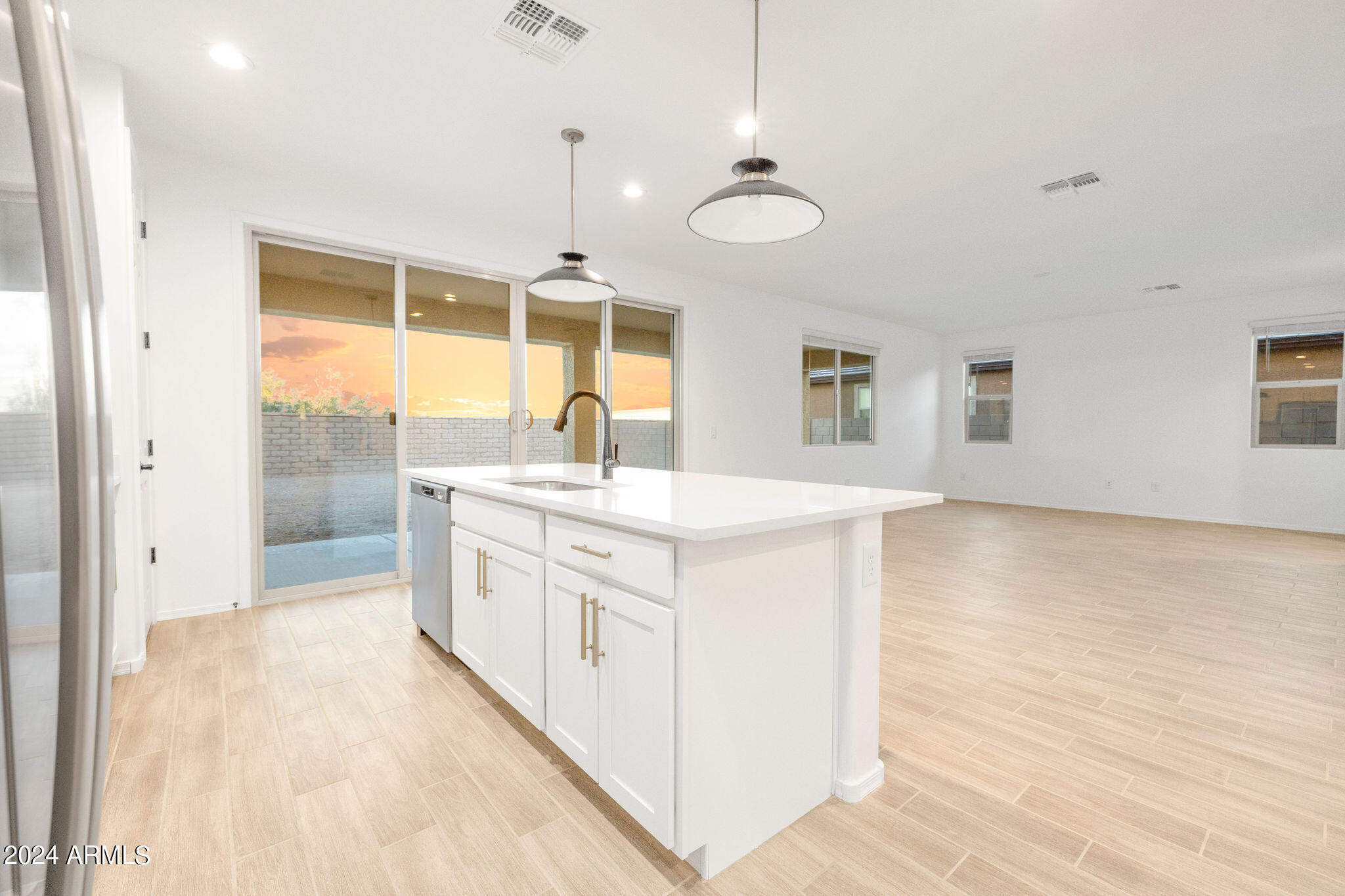 6593 East Via Arroyo Largo Tucson, AZ 85756 - Photo 16 of 57 Modern Kitchen