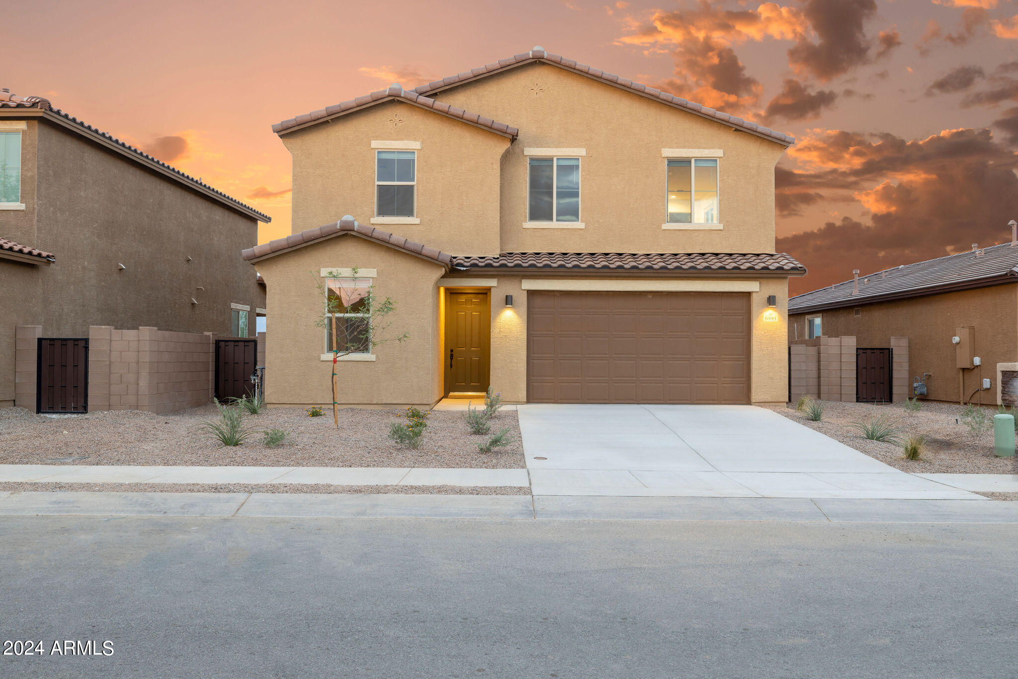 6593 East Via Arroyo Largo Tucson, AZ 85756 - Photo 37 of 57 9' Garage Door - Overheight