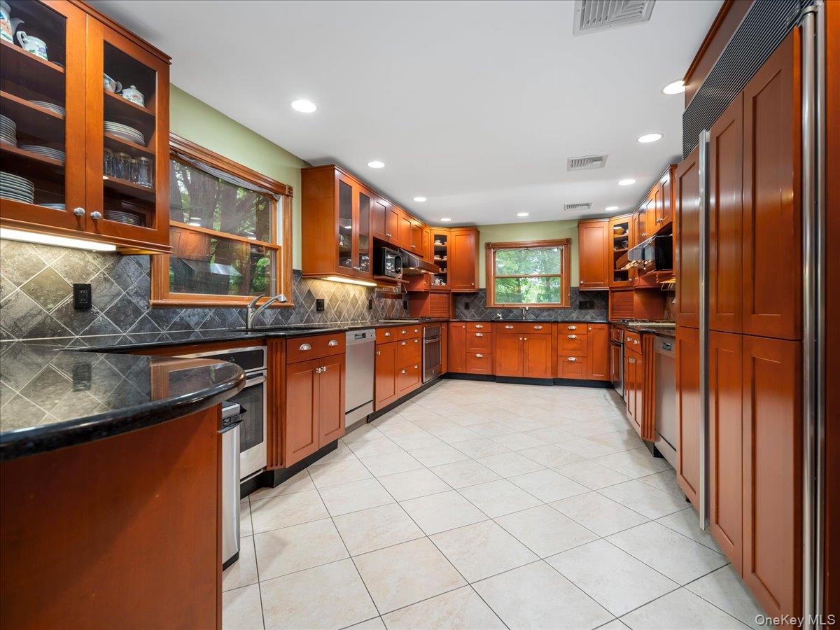 10 Rockingham Road Spring Valley, NY 10977 - Photo 11 of 48
