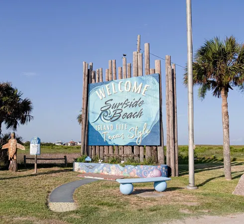 $195,000 | 222 Jettyview Road, Freeport, TX 77541