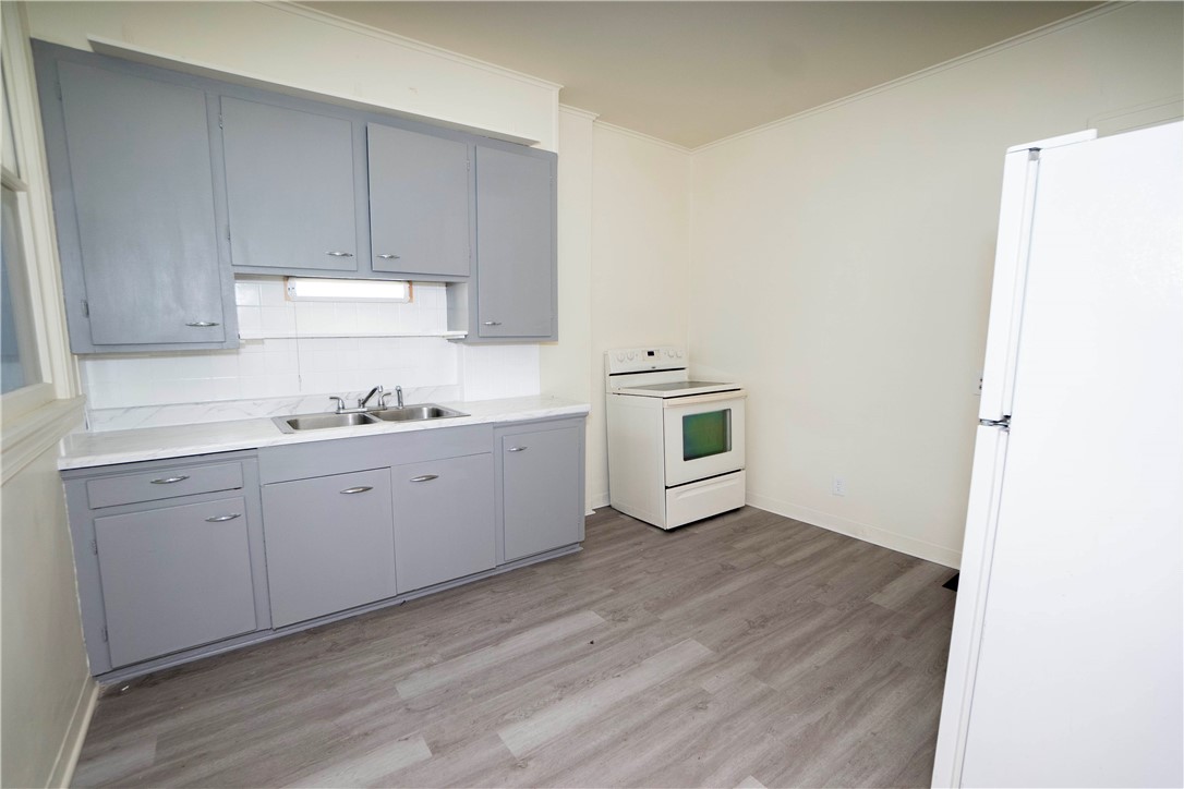 941 Dewey Avenue Rochester, NY 14613 - Photo 11 of 33