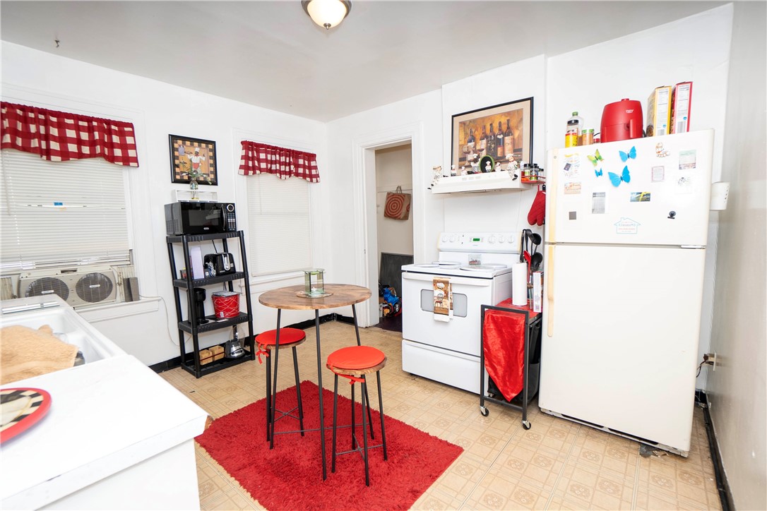 941 Dewey Avenue Rochester, NY 14613 - Photo 18 of 33