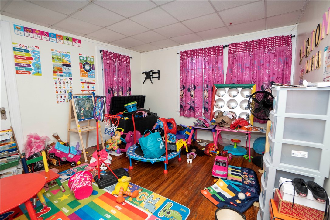 941 Dewey Avenue Rochester, NY 14613 - Photo 29 of 33