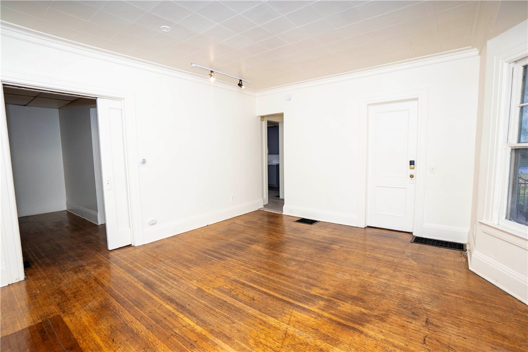 941 Dewey Avenue Rochester, NY 14613 - Photo 8 of 33