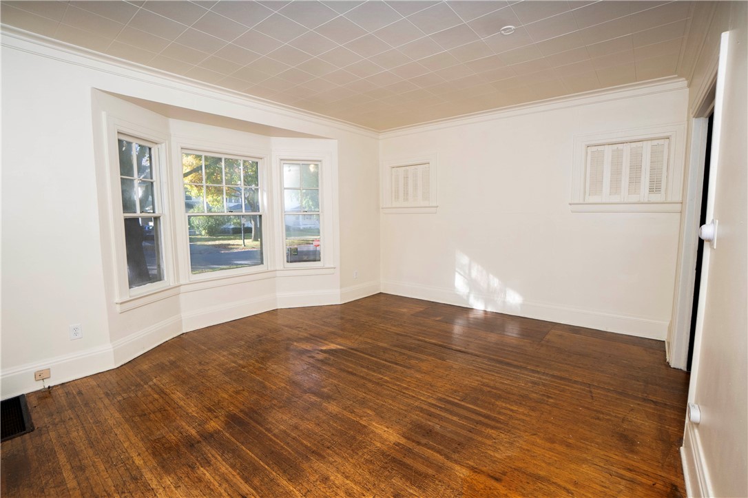 941 Dewey Avenue Rochester, NY 14613 - Photo 10 of 33