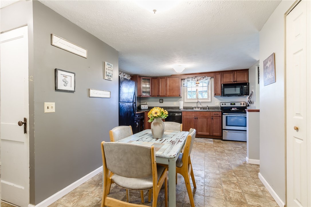 1407 Ridge Road Ontario, NY 14519 - Photo 13 of 25