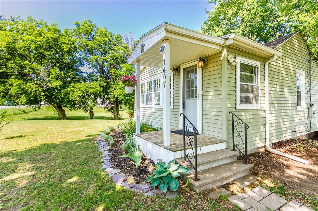 1407 Ridge Road Ontario, NY 14519 - Photo 3 of 25