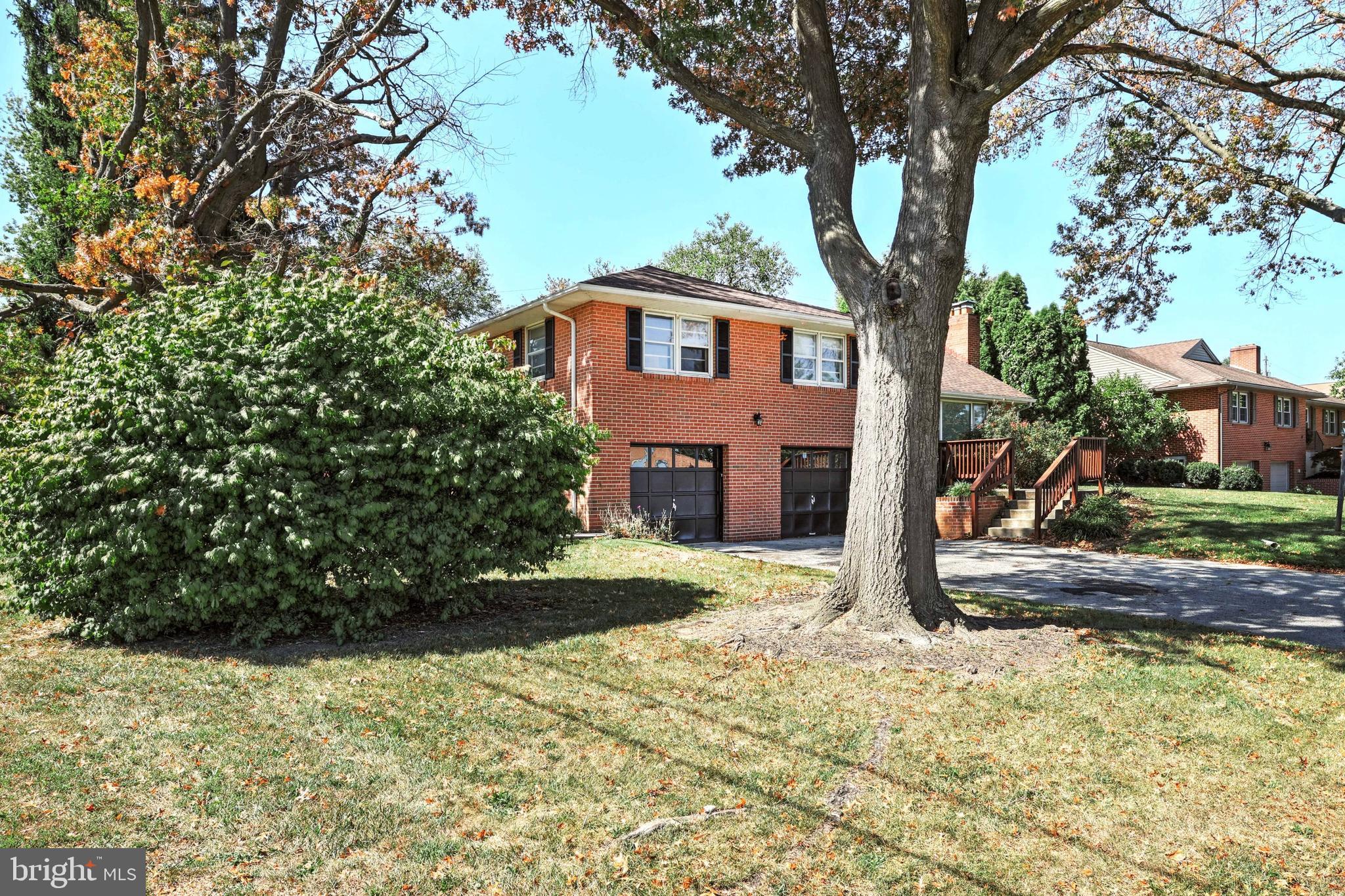 1796 Crescent Road York, PA 17403 - Photo 3 of 34