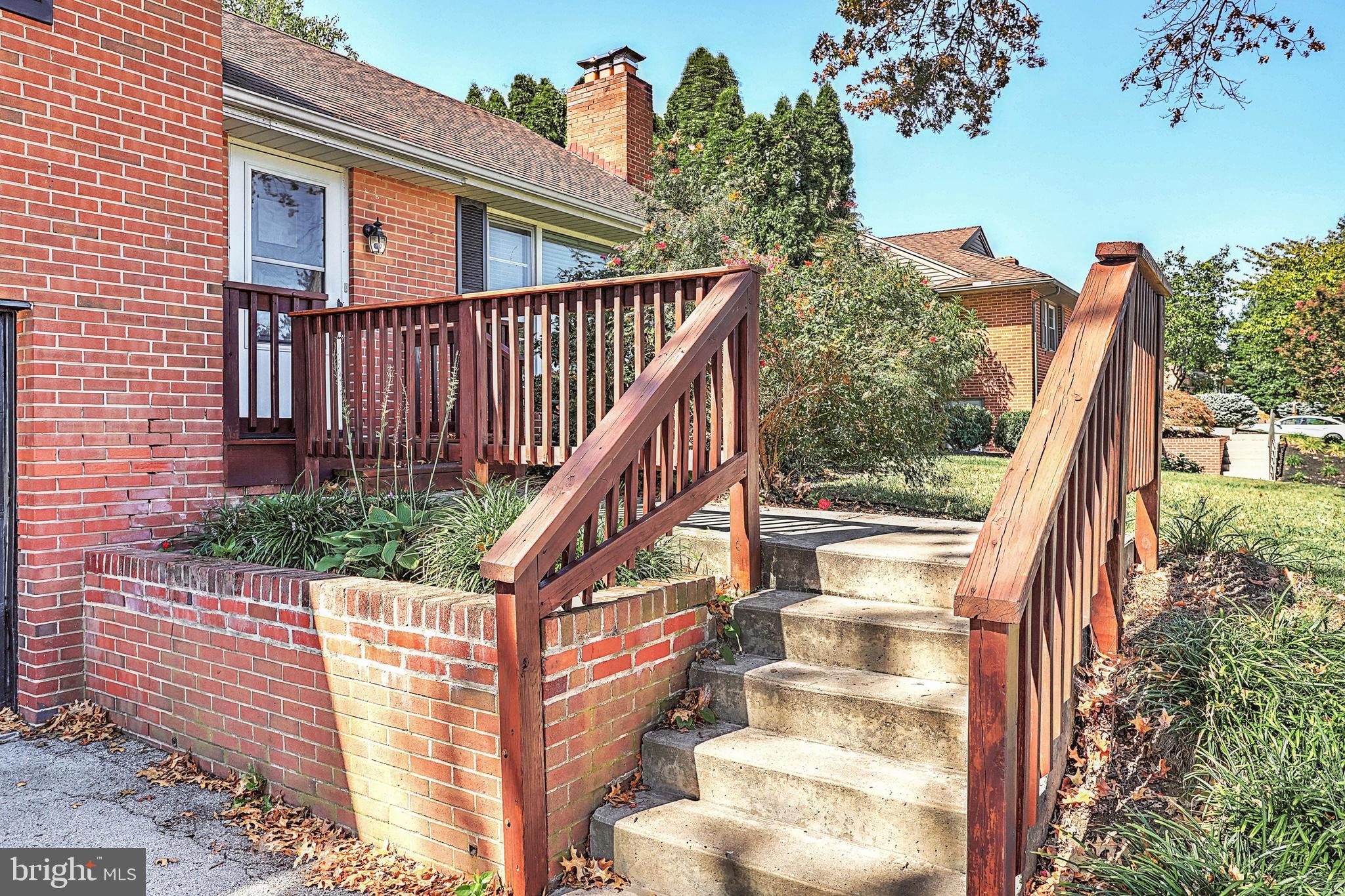 1796 Crescent Road York, PA 17403 - Photo 4 of 34