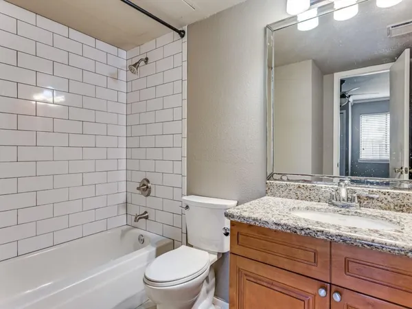 $195,000 | 5618 Cedar Creek Drive, Unit 5, Benbrook, TX 76109