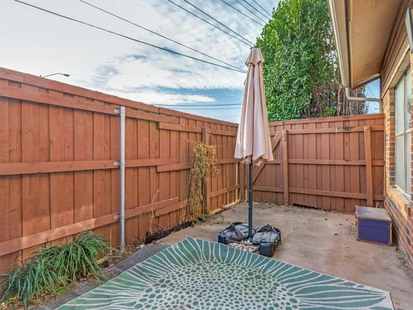 $195,000 | 5618 Cedar Creek Drive, Unit 5, Benbrook, TX 76109