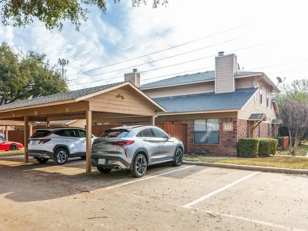 $195,000 | 5618 Cedar Creek Drive, Unit 5, Benbrook, TX 76109