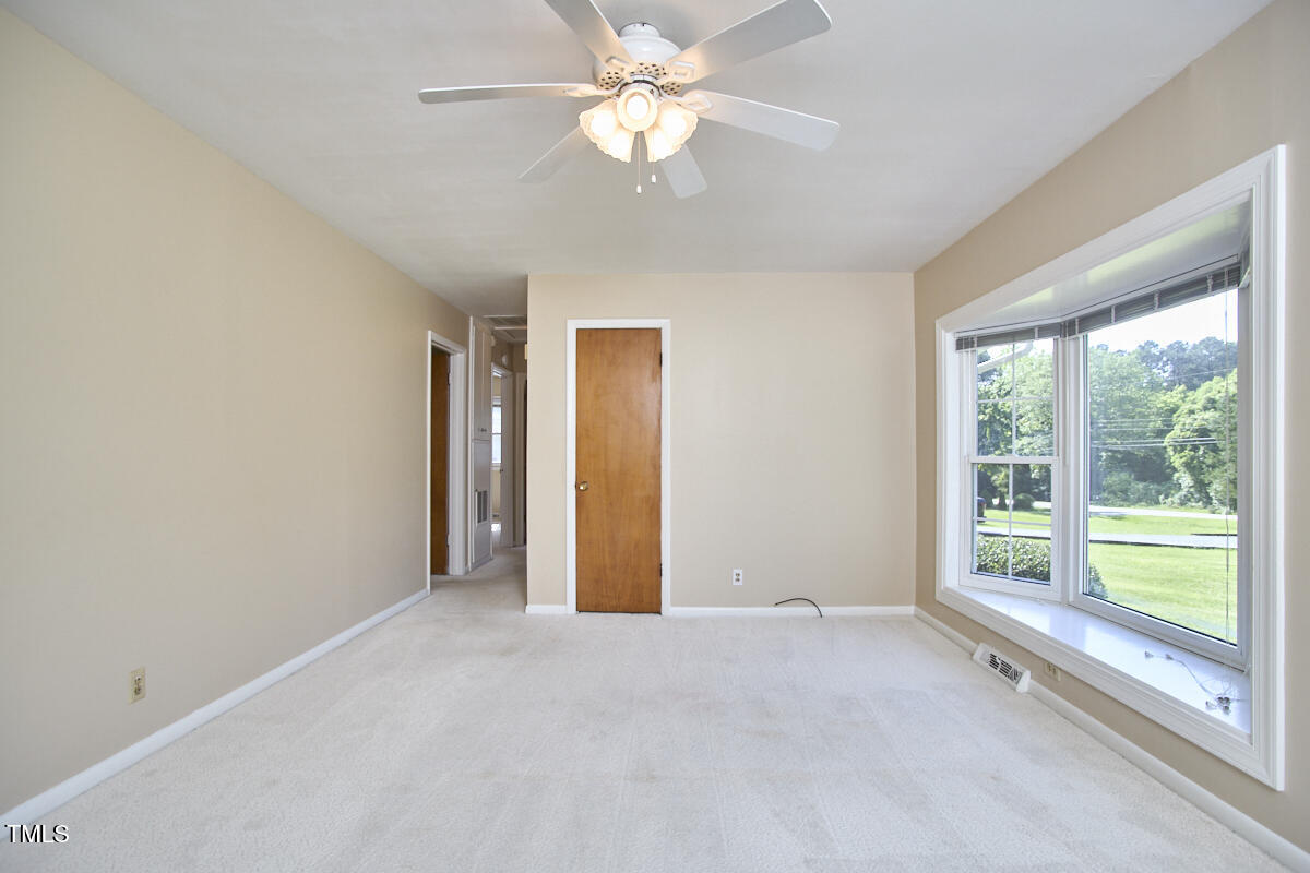 1105 Horseshoe Road Durham, NC 27703 - Photo 6 of 31 09