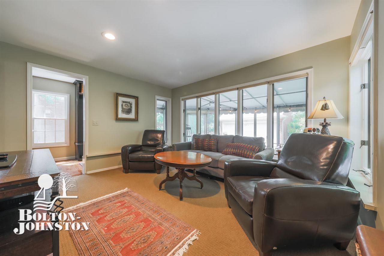 711 Barrington Road Detroit, MI 48215 - Photo 10 of 43 31353679-9.JPG