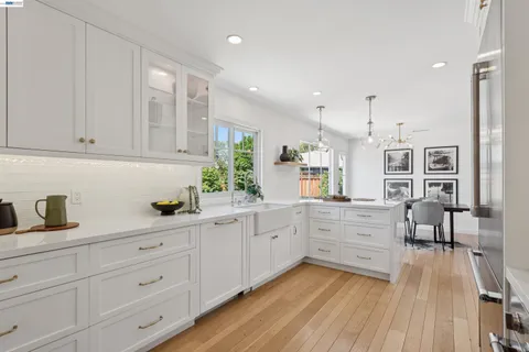$835,000 | 15915 Via Toledo, San Lorenzo, CA 94580