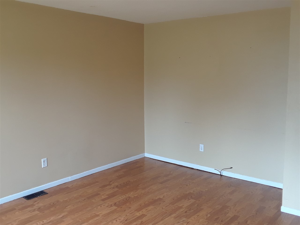 350 East Walnut Street Waterloo, IN 46793 - Photo 5 of 18 Gallery Image 5